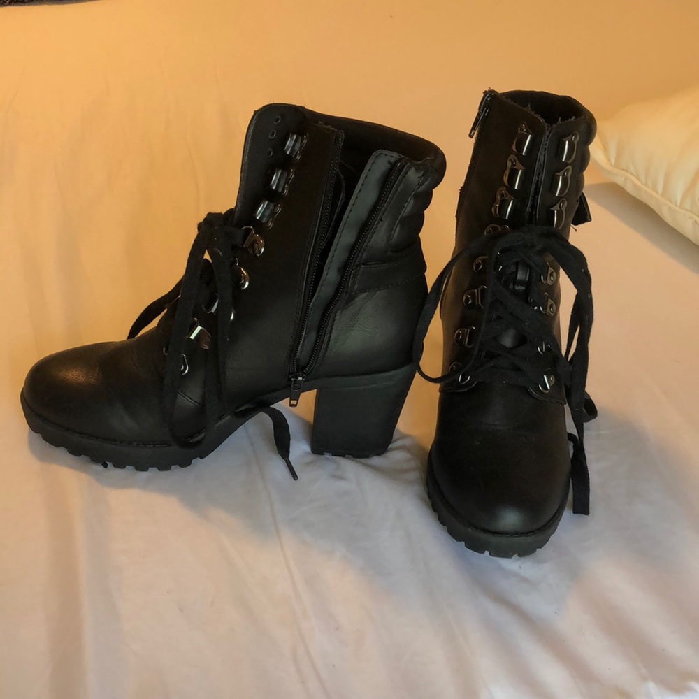 MIA size 7.5 chunky heel booties with lace ups